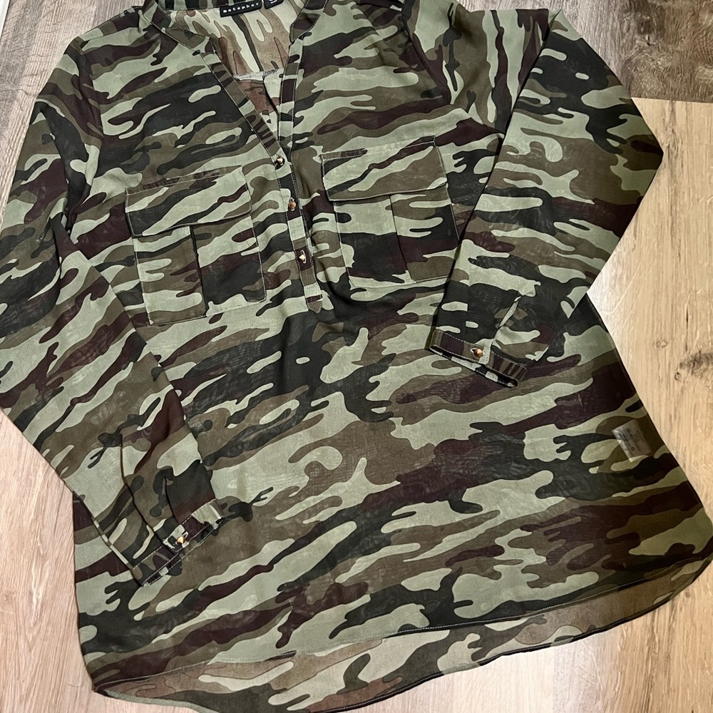 Metaphor size XL sheer camouflage print pullover.